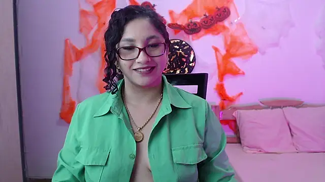 Snapshot of Gia_Dior chatting on 10/13/25, 10:10 Gia Dior online show from 10/13/25, 10:10