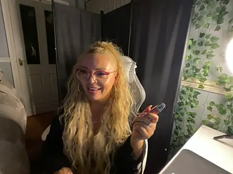 BonnyDesire online show from 03/24/26, 08:03