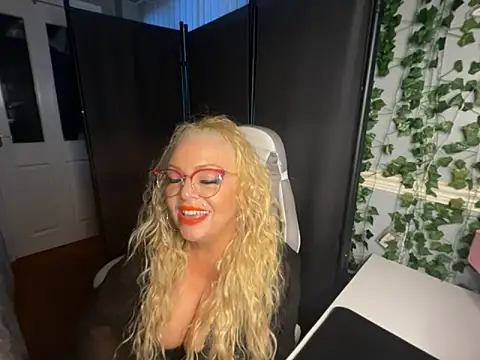 BonnyDesire online show from 04/08/26, 07:03