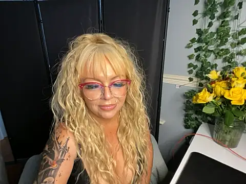 BonnyDesire online show from 04/14/26, 06:25