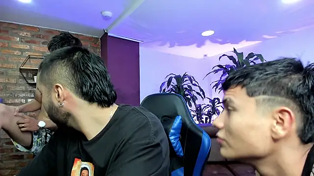 Hot Threesomee online show from 10/11/25, 01:09