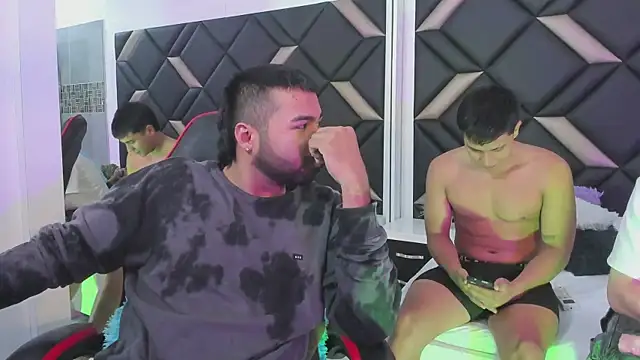 Hot Threesomee online show from 11/07/25, 01:22