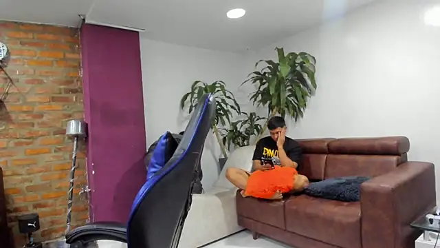 Hot Threesomee online show from 11/22/25, 01:21