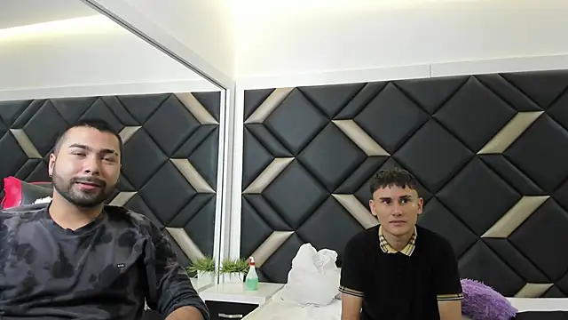 Hot Threesomee online show from 11/25/25, 01:11