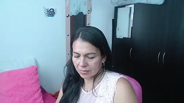 Snapshot of camilavargas_ chatting on 10/03/25, 09:12 camilavargas online show from 10/03/25, 09:12