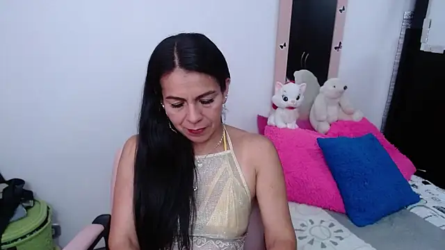 Snapshot of camilavargas_ chatting on 11/29/25, 10:02 camilavargas online show from 11/29/25, 10:02