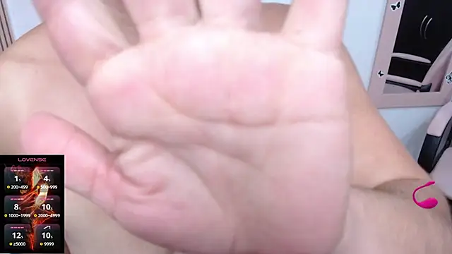 Snapshot of camilavargas_ chatting on 11/30/25, 11:31 camilavargas online show from 11/30/25, 11:31