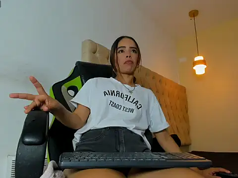 Naomis 35 online show from 10/13/25, 07:36