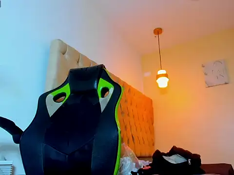 Naomis 35 online show from 10/23/25, 07:12