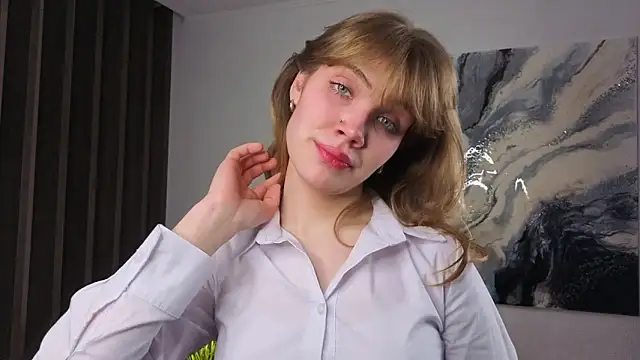 Snapshot of pienaple chatting on 11/19/25, 04:12 pienaple online show from 11/19/25, 04:12