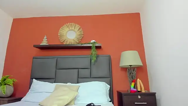 molly lovee  online show from 09/30/25, 11:59