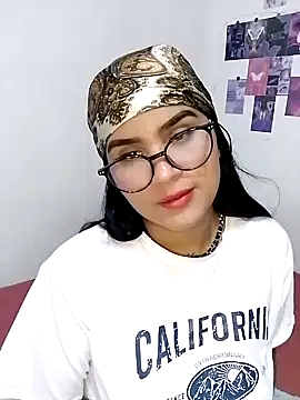 Snapshot of Renata_Zoe chatting on 09/27/25, 01:21 Renata Zoe online show from 09/27/25, 01:21