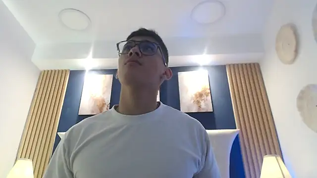 Snapshot of SalvadorFit chatting on 06/19/26, 08:23 SalvadorFit online show from 06/19/26, 08:23