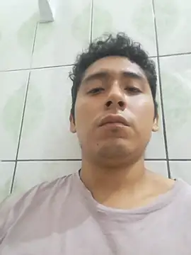 Snapshot of latinbigcock1_ chatting on 11/22/25, 02:43 latinbigcock1 online show from 11/22/25, 02:43