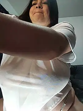 LucyDiamonds1 online show from 05/27/26, 01:24