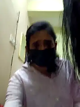 Snapshot of honeyqueen143 chatting on 09/19/25, 02:24 honeyqueen143 online show from 09/19/25, 02:24