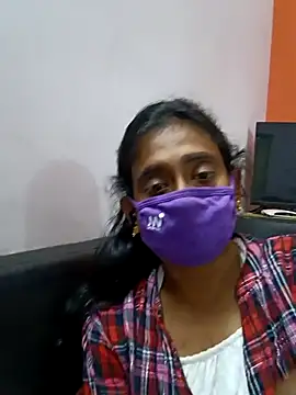 Snapshot of honeyqueen143 chatting on 11/26/25, 02:51 honeyqueen143 online show from 11/26/25, 02:51