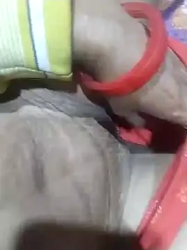 Snapshot of Hott_cutgirl chatting on 11/11/25, 11:49 Hott cutgirl online show from 11/11/25, 11:49