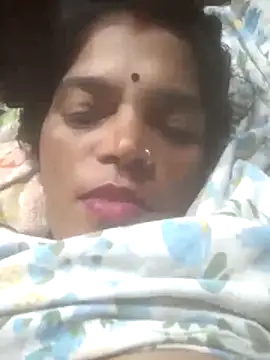 Snapshot of Hott_cutgirl chatting on 11/14/25, 12:53 Hott cutgirl online show from 11/14/25, 12:53