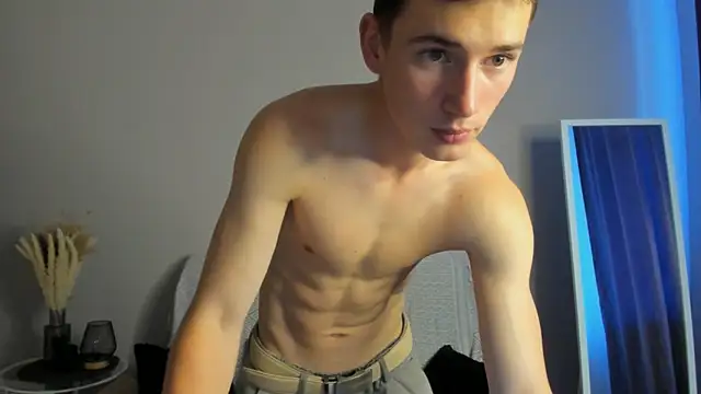 Snapshot of Max_Foks chatting on 09/18/25, 08:16 Max Foks online show from 09/18/25, 08:16