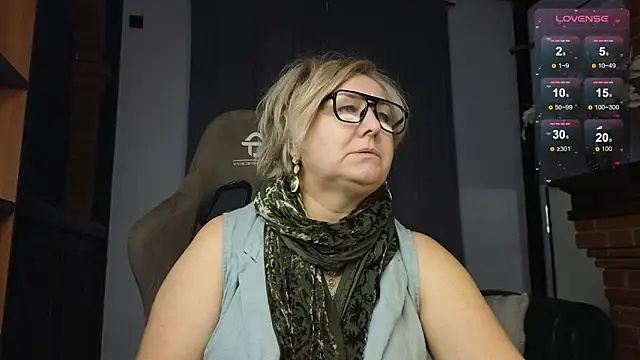 Marta Wils online show from 10/21/25, 02:23