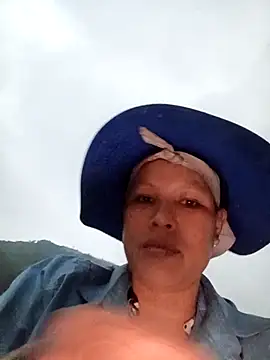 Snapshot of callistra chatting on 04/18/26, 11:36 callistra online show from 04/18/26, 11:36