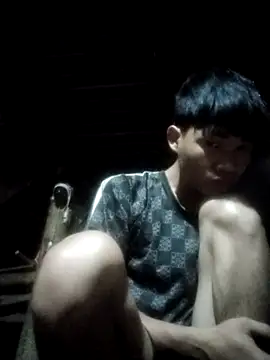 Snapshot of Nhyy_xx chatting on 10/25/25, 02:02 Nhyy xx online show from 10/25/25, 02:02