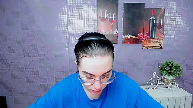 Snapshot of MiraBabe_ chatting on 11/18/25, 09:14 MiraBabe online show from 11/18/25, 09:14