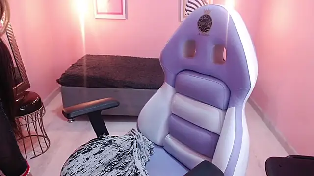 Snapshot of Bunny_poison chatting on 09/24/25, 08:23 Bunny poison online show from 09/24/25, 08:23