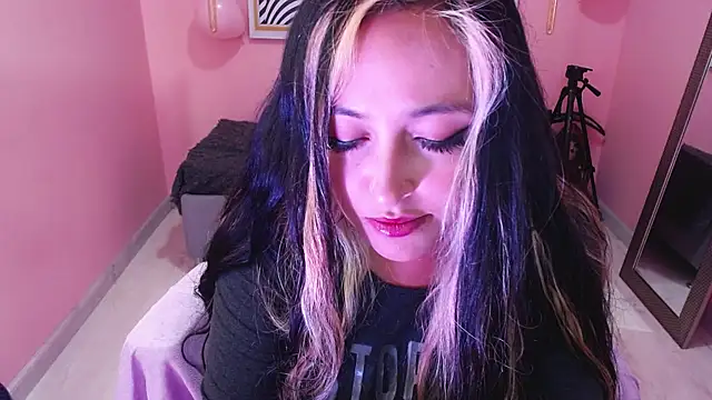 Snapshot of Bunny_poison chatting on 10/28/25, 01:58 Bunny poison online show from 10/28/25, 01:58