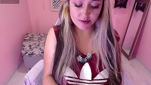 Snapshot of Bunny_poison chatting on 11/06/25, 02:18 Bunny poison online show from 11/06/25, 02:18