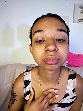 Suzanelee1 online show from 10/24/25, 01:51