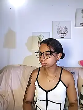 Suzanelee1 online show from 10/30/25, 04:03