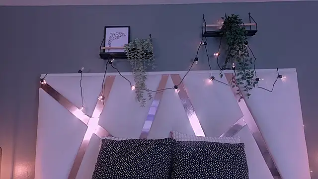 KeendraFox  online show from 09/26/25, 07:29