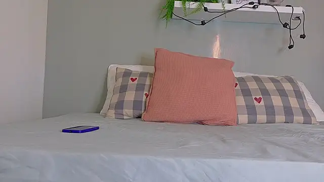 KeendraFox  online show from 11/09/25, 11:30