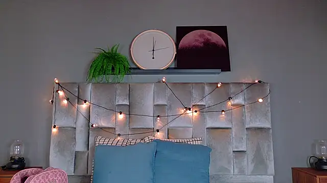 KeendraFox  online show from 03/01/26, 12:18