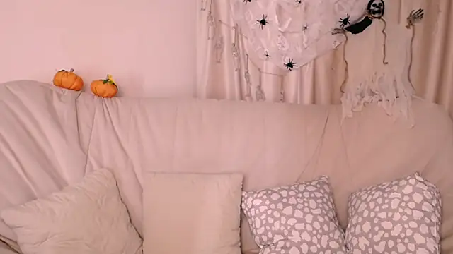 MollyKissy online show from 10/18/25, 09:21