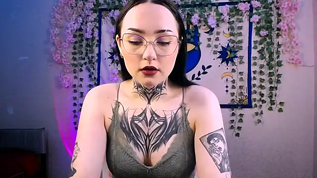 MollyKissy online show from 04/16/26, 04:57