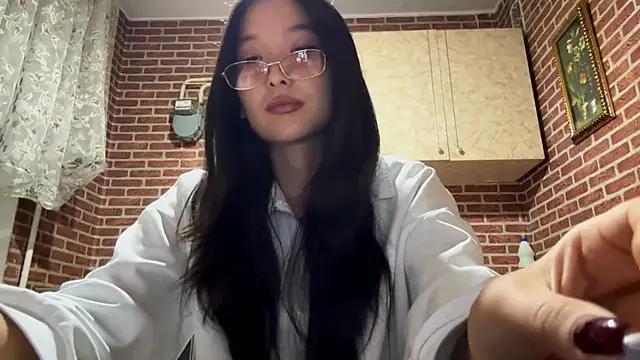 EmmaLeexth online show from 09/28/25, 03:28