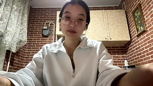 EmmaLeexth online show from 09/29/25, 01:27