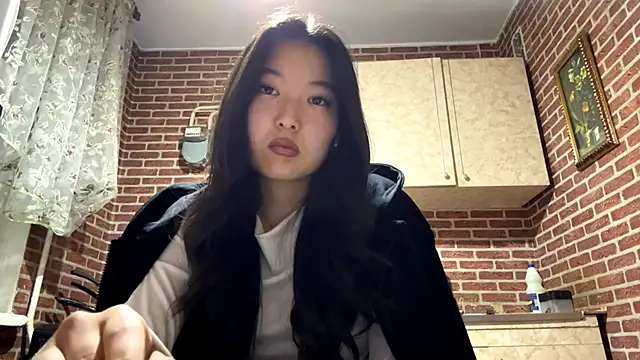 EmmaLeexth online show from 10/06/25, 02:25