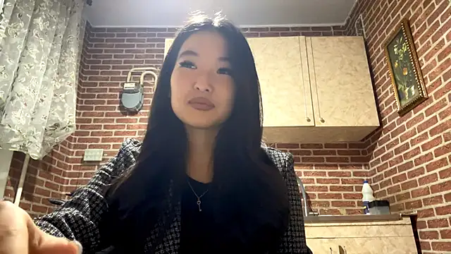 EmmaLeexth online show from 10/30/25, 12:28