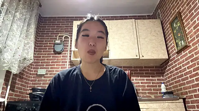 EmmaLeexth online show from 11/05/25, 12:38