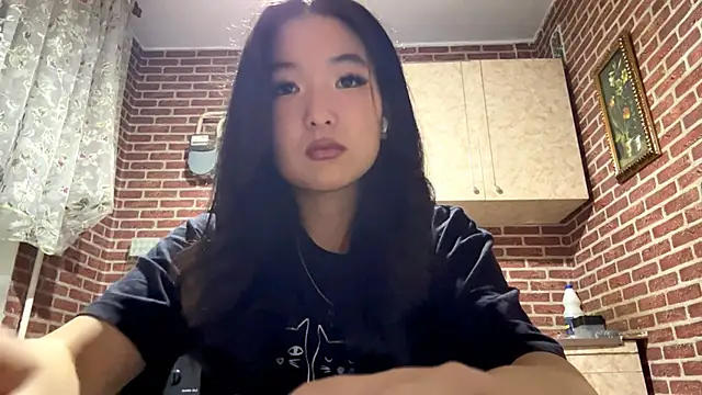 EmmaLeexth online show from 11/08/25, 12:27