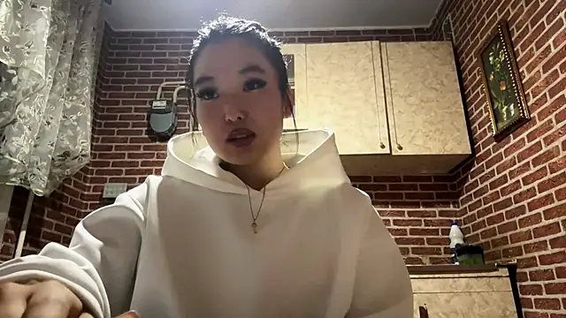 EmmaLeexth online show from 11/13/25, 01:10