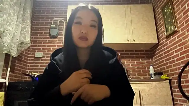 EmmaLeexth online show from 11/16/25, 01:28