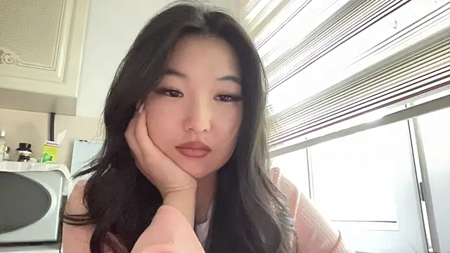 EmmaLeexth online show from 04/30/26, 04:19