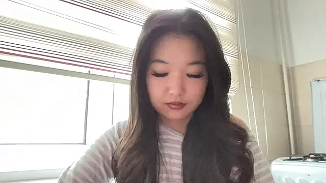 EmmaLeexth online show from 05/01/26, 04:17