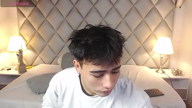 Snapshot of Clement_Reyes chatting on 09/18/25, 12:18 Clement Reyes online show from 09/18/25, 12:18