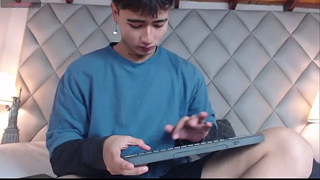 Snapshot of Clement_Reyes chatting on 10/16/25, 12:50 Clement Reyes online show from 10/16/25, 12:50